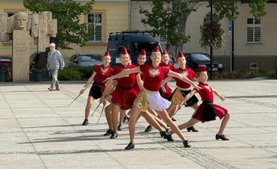 Mażoretki podczas swojego występu.