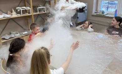 Chmura dymu zainteresowała dzieci