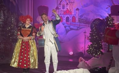 Dwaj aktorzy na scenie