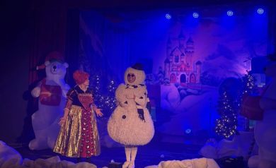 Królowa Fruncja i bałwanek Tiko rozmawiają