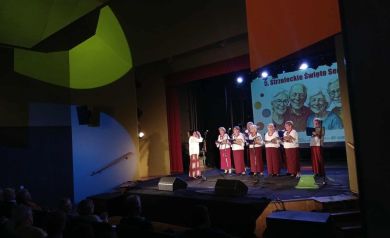 Na zdjęciu zespół śpiewaczy podczas swojego występu.