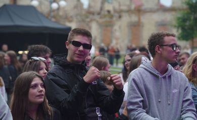 Bawiąca się publiczność