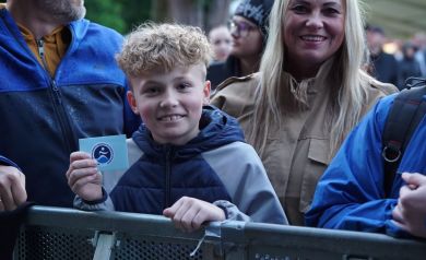Upominek od sponsora dla publiczności - MOSIR