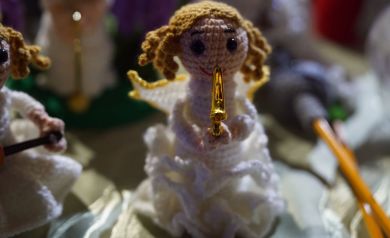 Wyszydełkowany aniołek.