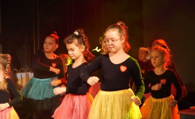 Grupa taneczna Półnuta podczas występiu