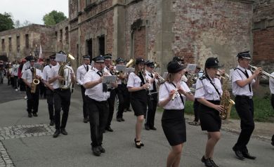 Orkiestra biorąca udział w korowodzie.