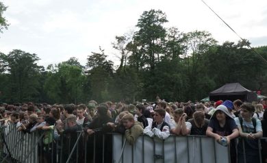 Publiczność czeka na koncert.