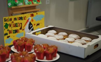 słodki poczęstunek dla przedszkolaków : pączki, muffinki i ciasteczka
