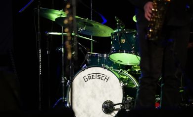 Zbliżenie na perkusję w kolorze zielonym