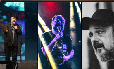 Plakat dotyczący spektaklu muzycznego pt. ,,Romeo i Julia żyją' Arkadiusza Jakubika. Na plakacie znajdują się trzy zdjęcia aktora oraz szczegółowe informacje dotyczące wydarzenia. 