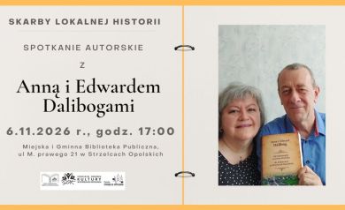 Plakat zapowiada spotkanie autorskie z Anną i Edwardem Dalibógami w ramach cyklu „Skarby lokalnej historii”. Wydarzenie odbędzie się 6 listopada 2026 r. o godz. 17:00 w Miejskiej i Gminnej Bibliotece Publicznej w Strzelcach Opolskich, przy ul. Marka Prawego 21.
Plakat utrzymany jest w jasnej kolorystyce, z pomarańczowym obramowaniem i grafiką przypominającą otwartą książkę. Po prawej stronie znajduje się fotografia autorów trzymających książkę „Od Adamowitz w Gross Strehlitz do Adamowic w Strzelcach Opolskich”. U dołu umieszczono logotypy Miejskiej i Gminnej Biblioteki Publicznej, Strzeleckiego Ośrodka Kultury oraz Gminy Strzelce Opolskie. - powiększ